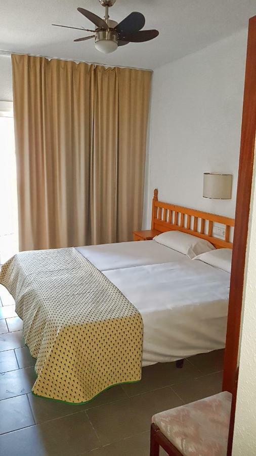 Hostal Isabel Blanes Exterior photo